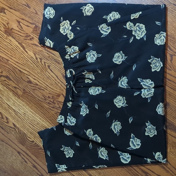 Field Manor 100% Silk Black Cabbage Rose Pull On Loungewear Pants Sz S - Picture 4 of 6